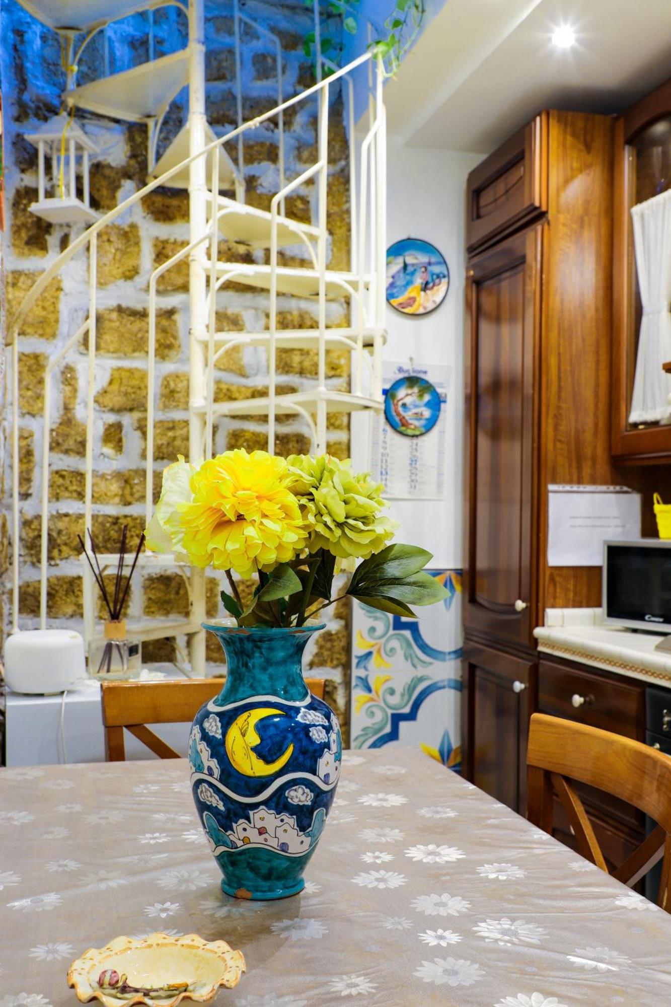 Giallo Napoletano Home Neapel Exterior foto